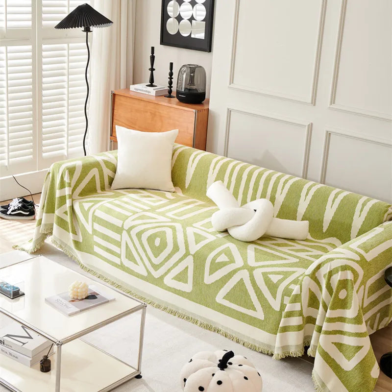Weiche Chenille Sofadecke mit Quasten, luxuriöses Boho-Design in Beige, ideal für gemütliche Abende und stilvolle Deko.