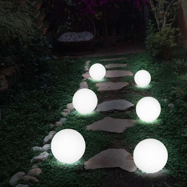"Wetterfestes LED Gartenlicht, kugelförmig, 16 Farben, Fernbedienung, stilvolle Beleuchtung für Terrasse & Garten."