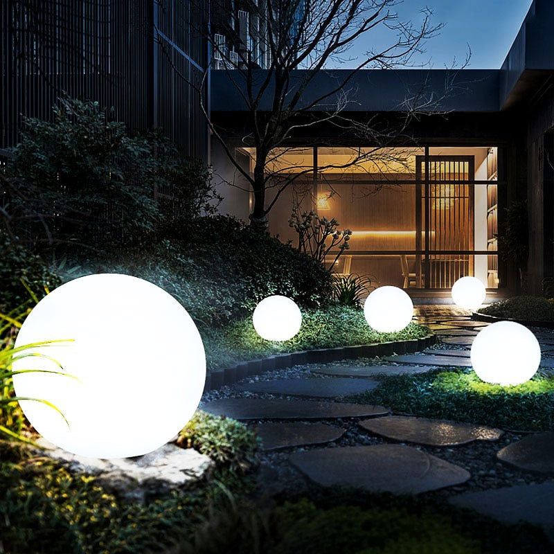 "Wetterfestes LED Gartenlicht, kugelförmig, 16 Farben, Fernbedienung, stilvolle Beleuchtung für Terrasse & Garten."