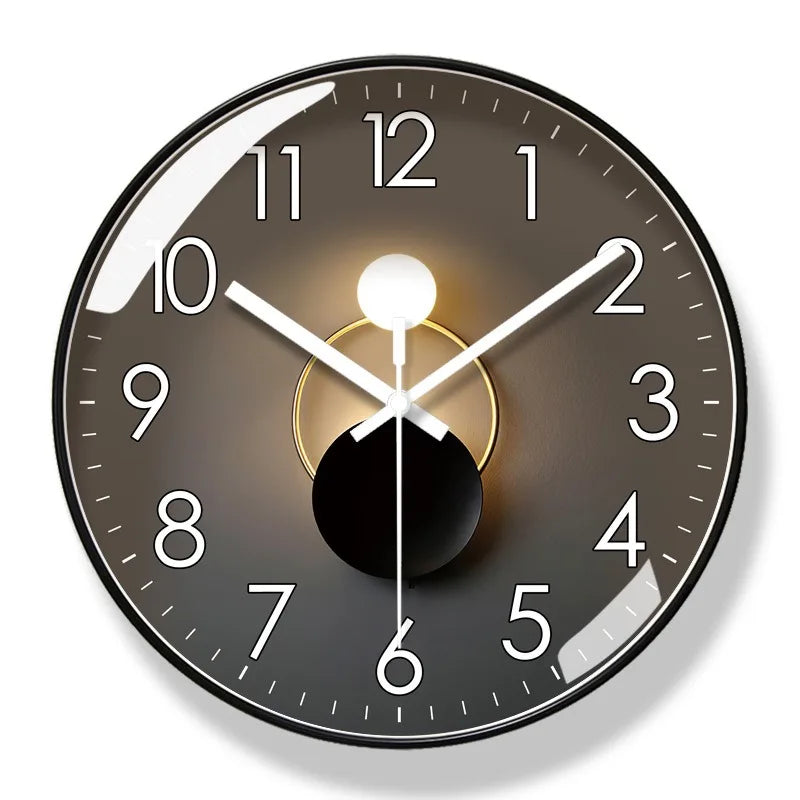 "ZeitSchön Designer Wanduhr, elegantes Design in Schwarz, kreisförmig, aus Kunststoff und Glas, für stilvolle Innenräume."